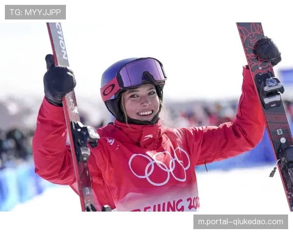 特写：滑雪名将谷爱凌出席世锦赛，分享平衡学业与训练心得