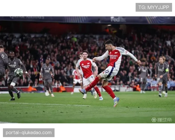 即时报道:阿森纳通过连续传递将球从后场发展至前场肋部,完成射门 即时报道:阿森纳通过连续传递将球从后场发展至前场肋部,完成射门